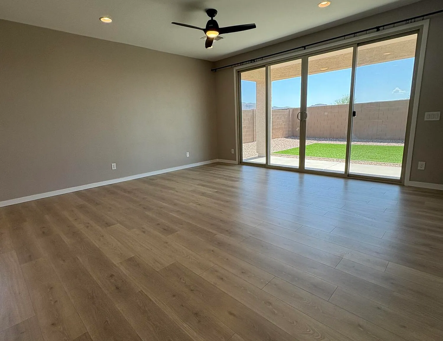 4 bed, 2.0 bath, 1721 sqft, $2,100 — Photo 2