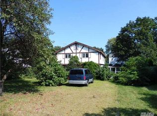 7 Valley Rd, Bayville, NY 11709