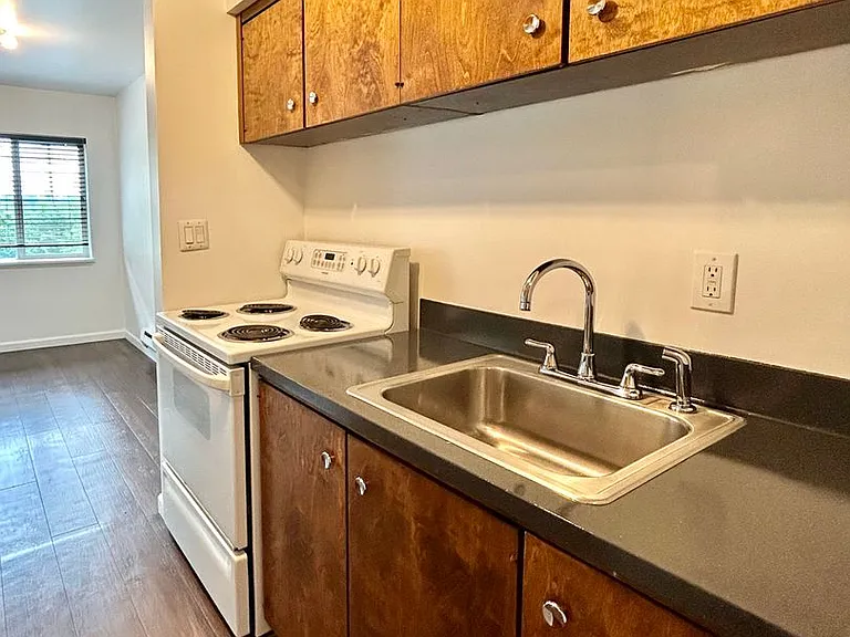 Bayview Apartments — Photo 48