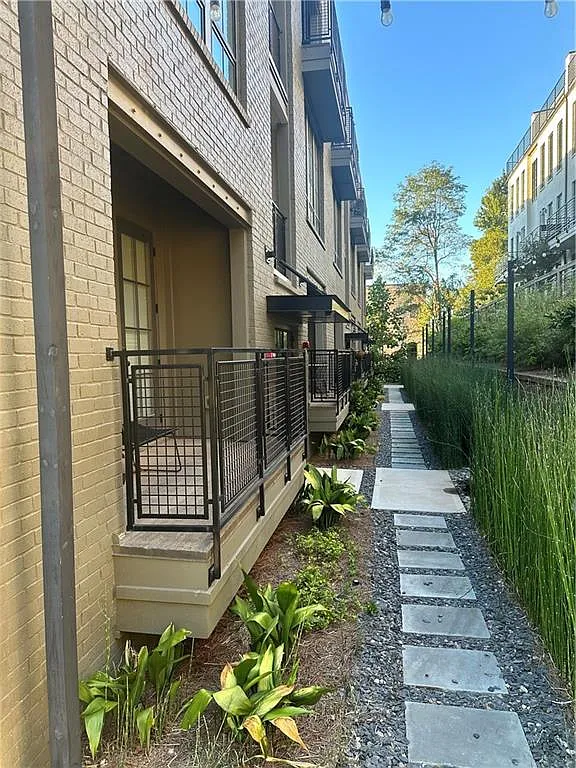 2 bed, 2.5 bath, 1470 sqft, $2,900 — Photo 1