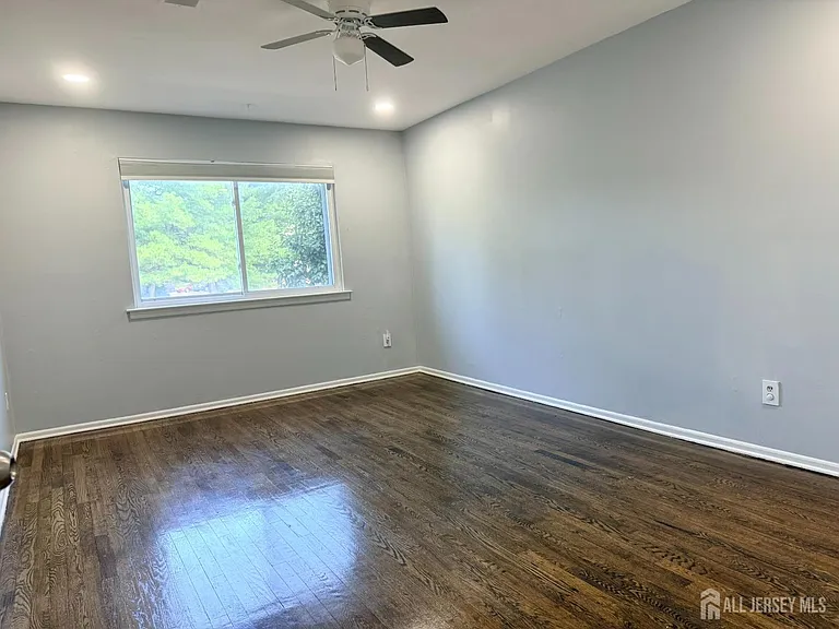 128 College Dr — Photo 11