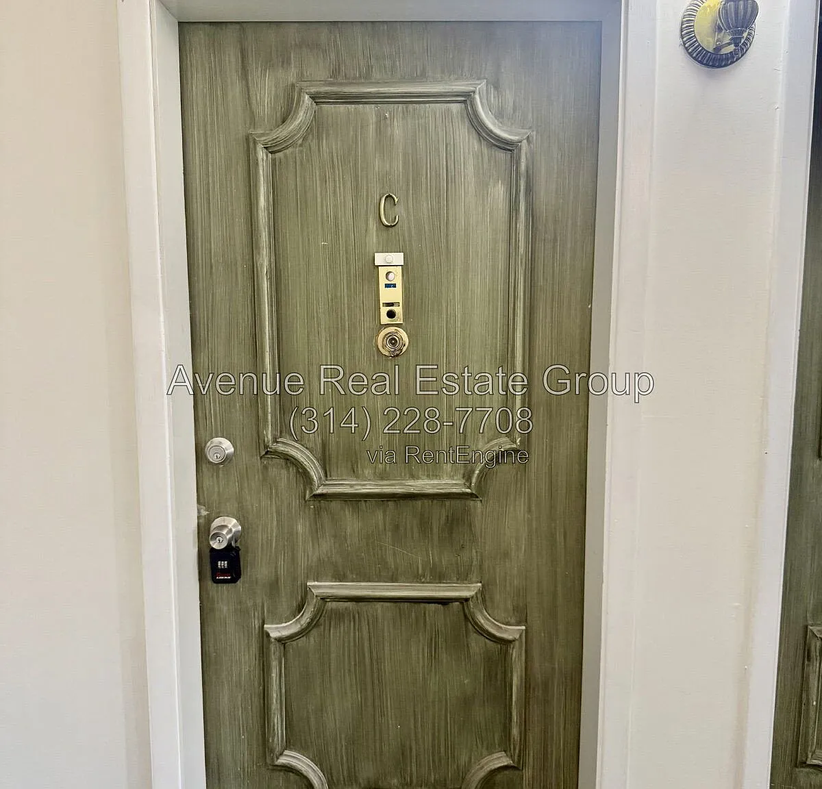 2 bed, 1.0 bath, 904 sqft, $1,200 — Photo 2