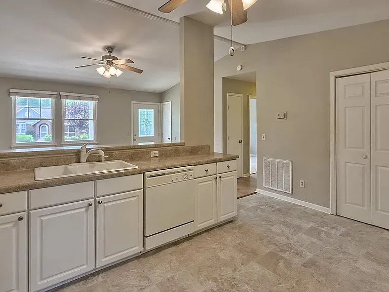 1111 Lancaster St — Photo 6