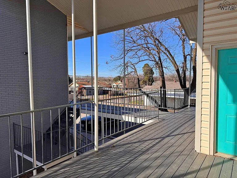 1611 Bell St — Photo 15
