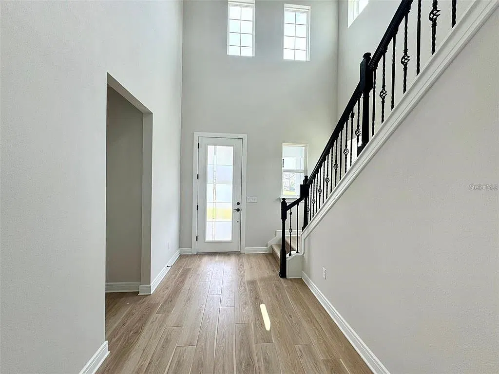 3 bed, 2.5 bath, 2471 sqft, $3,500 — Photo 3