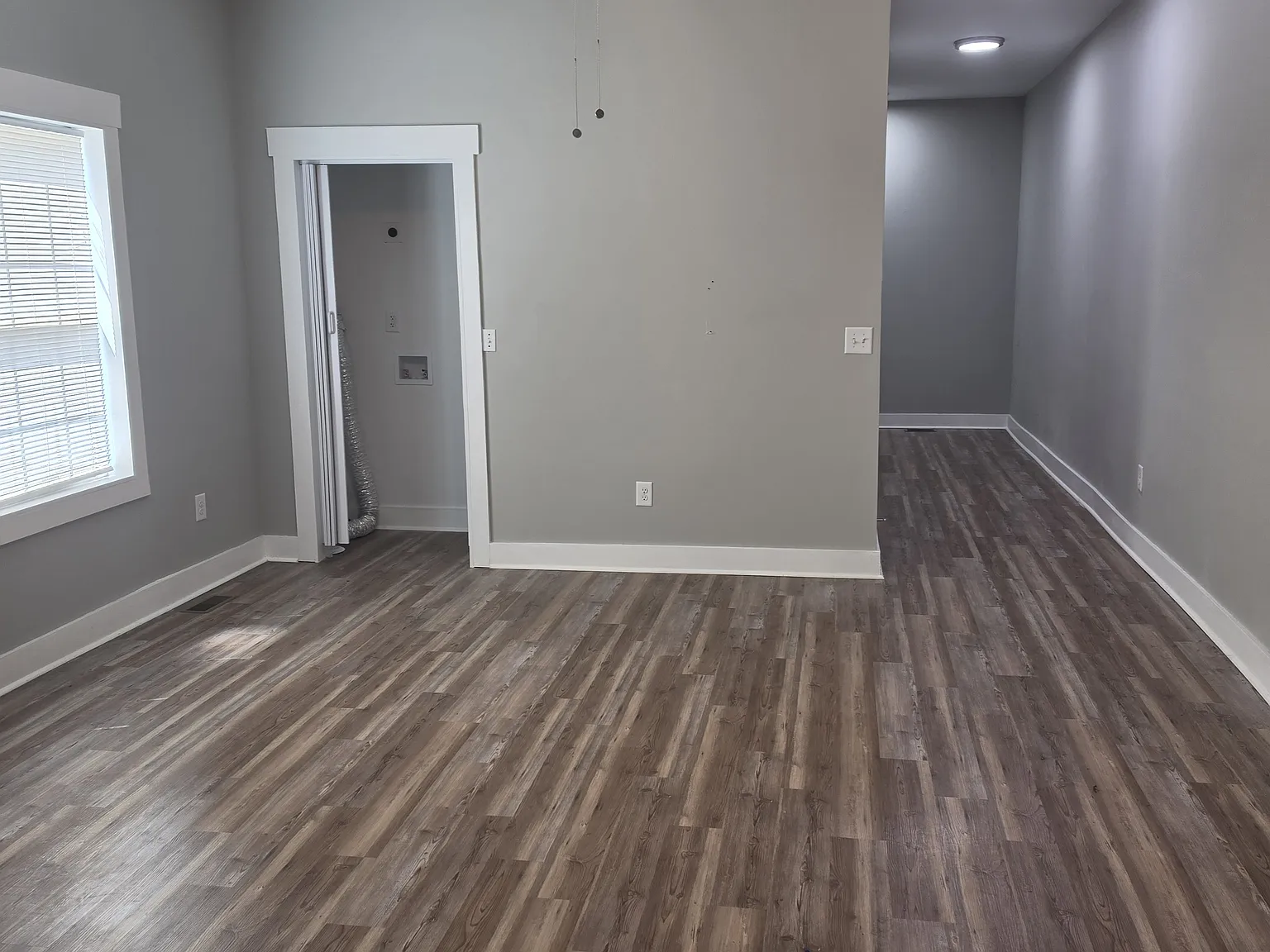 2 bed, 1000 sqft, $1,300 — Photo 2
