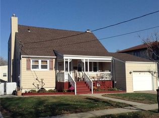 62 E Lido Promenade, Lindenhurst, NY 11757