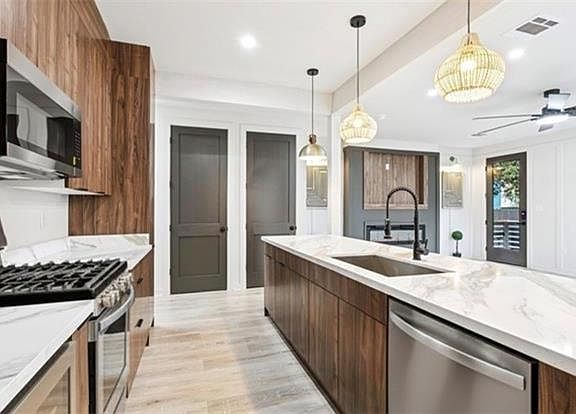 4th image of 2301 Dryades St