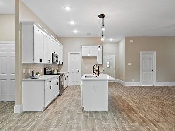 5th image of 17324 E Hollyhill Dr