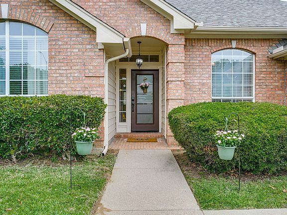 2nd image of 5217 Shadow Glen Dr