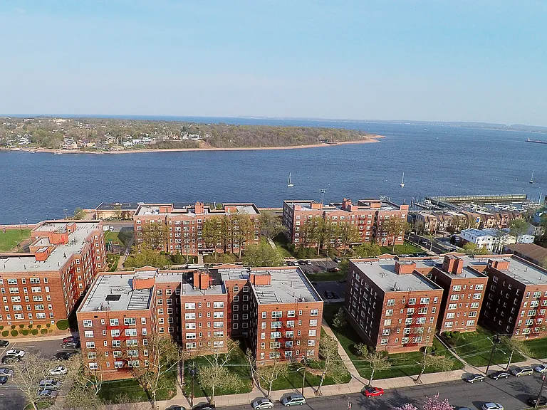 Harbor Terrace Apartments — Photo 32