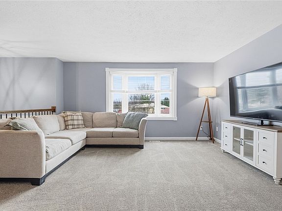 5th image of 557 Thompson Run Rd