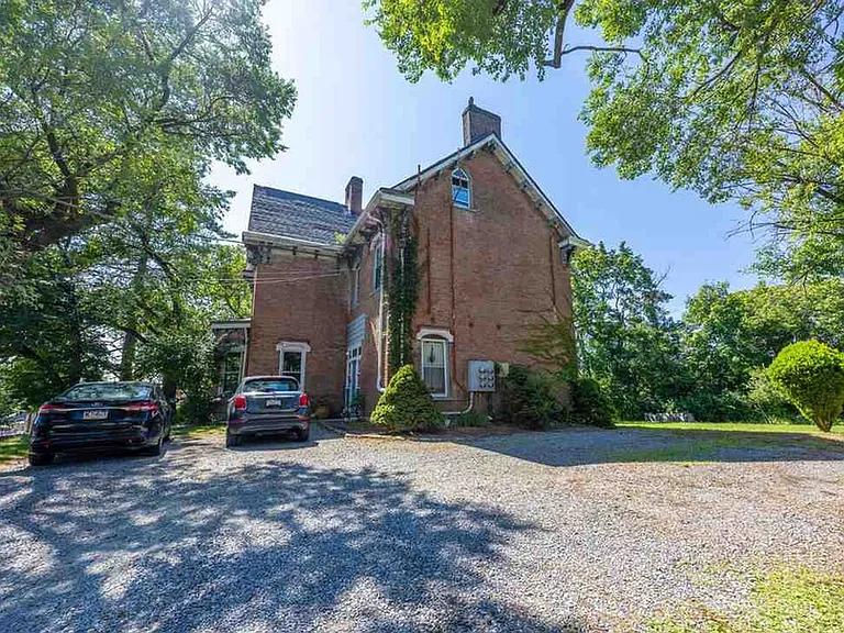 991 Leon Rd — Photo 2