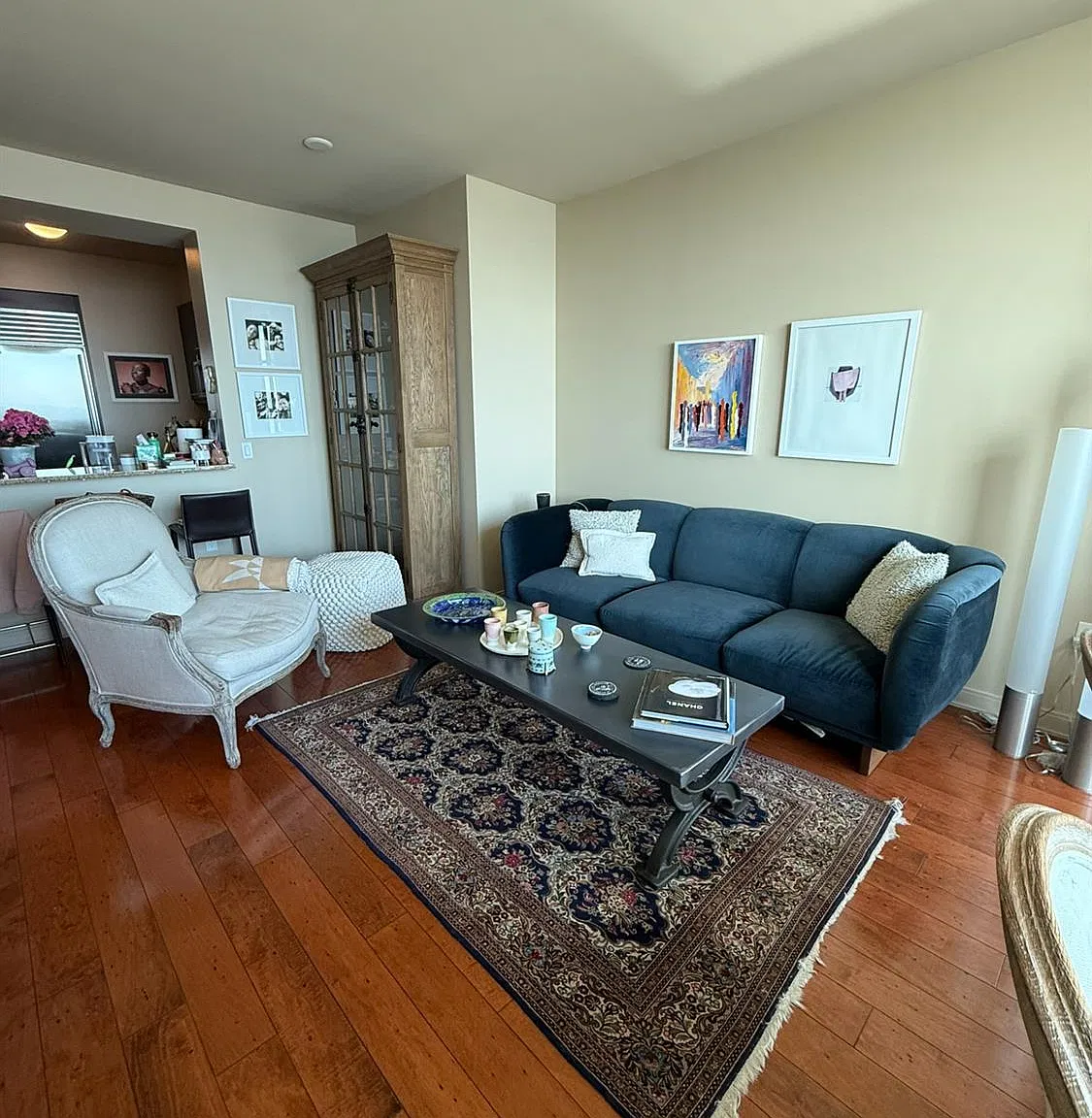 1 bed, 1.0 bath, 837 sqft, $6,800 — Photo 2