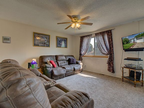 3rd image of 1450 Alvarado Dr