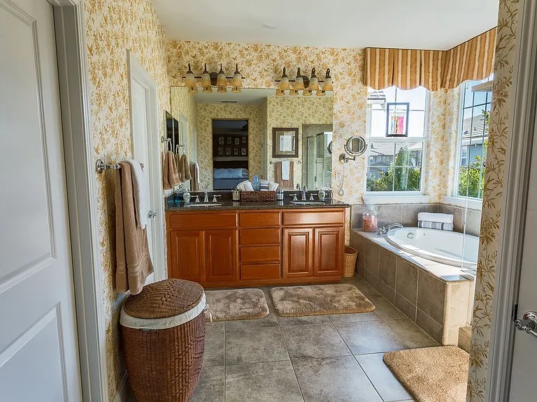 539 W Moraga St — Photo 19