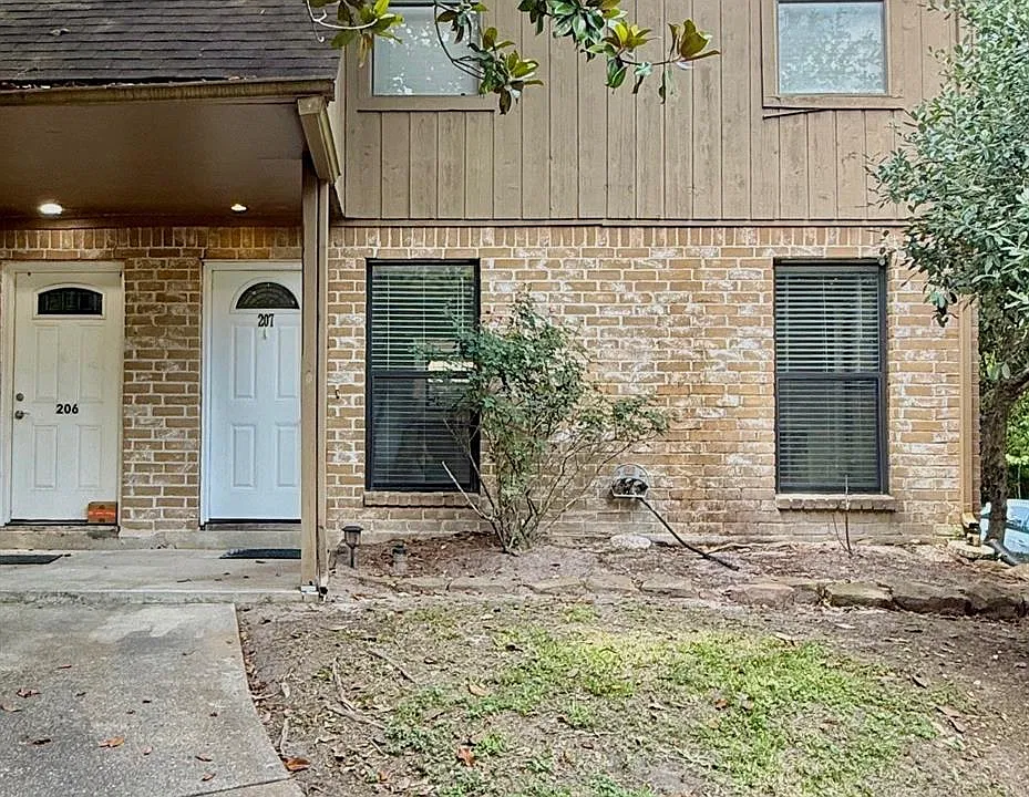 1011 Hamblen Rd #207