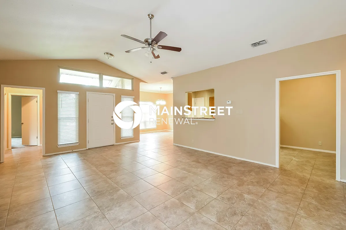 Living Room - 4231 Clear Lake Dr