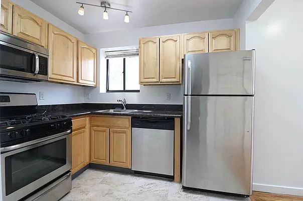 Rented by Safdie Realty Group | media 12