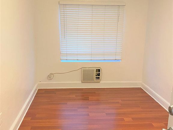 3rd image of 2034 Washington St APT 5