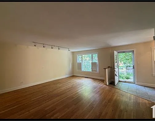 1913 W Estes Ave — Photo 1
