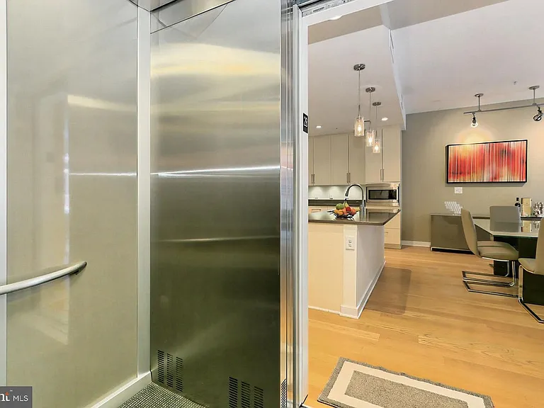1700 Clarendon Blvd #123 — Photo 4