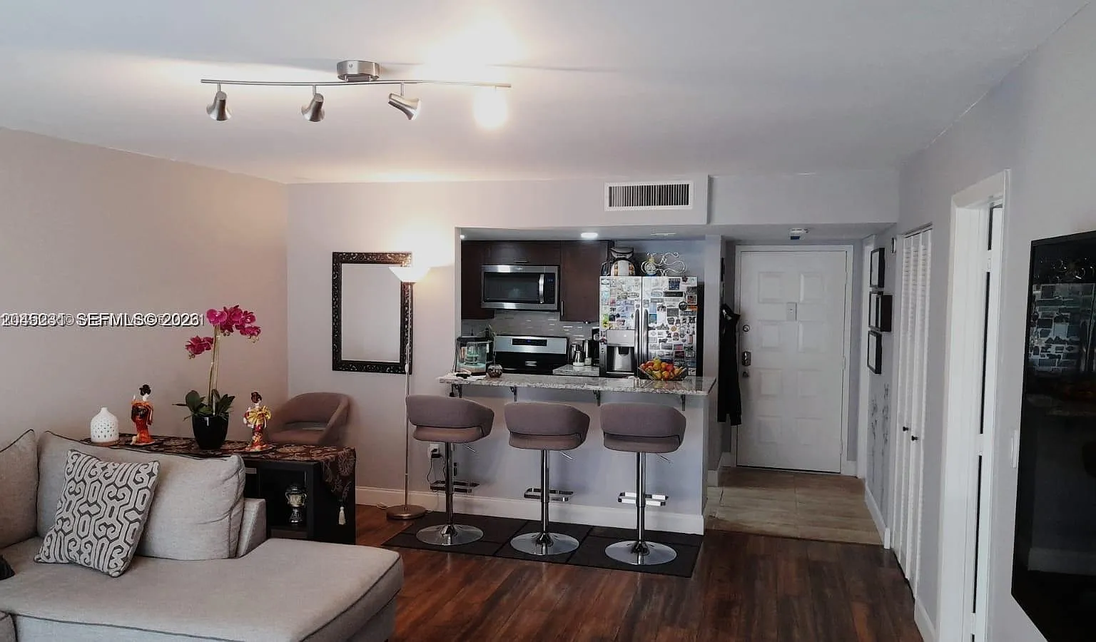 Inverwood Condo — Photo 3