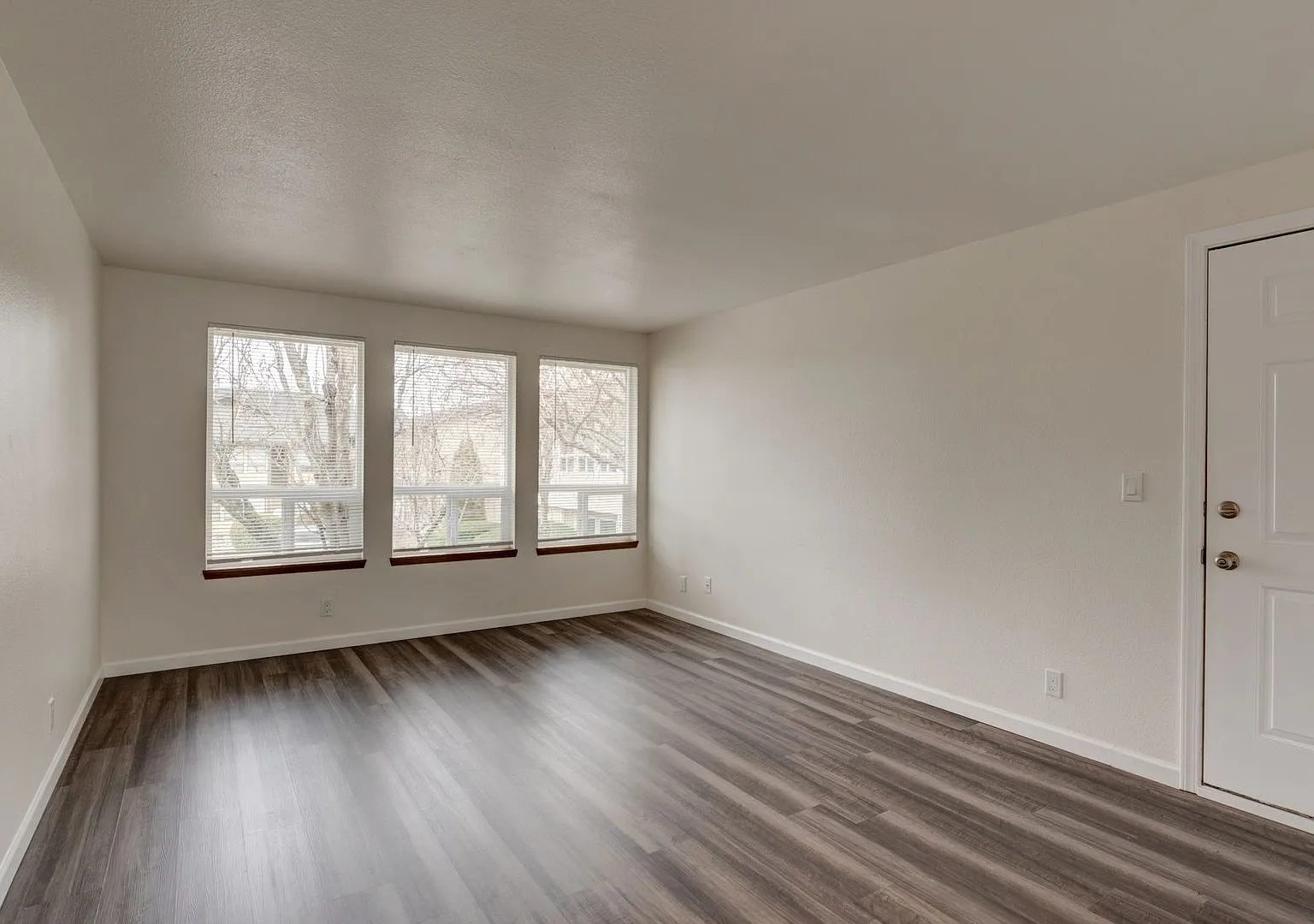 M1407: Horizons West Apartments — Photo 4