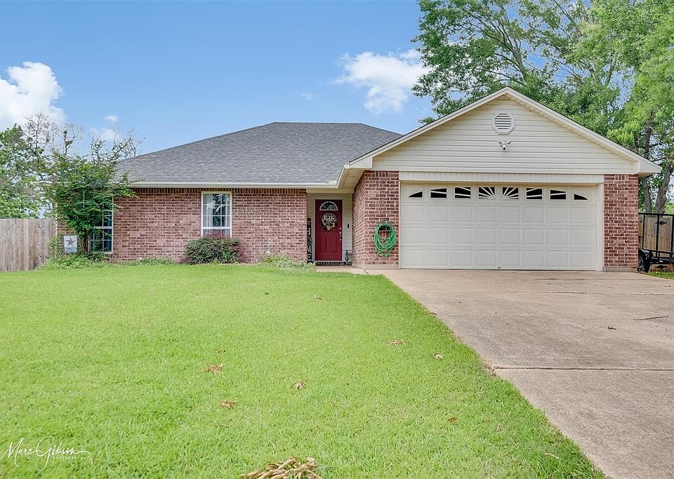 1st image of 105 Country Club Dr