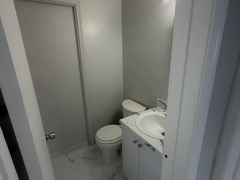 770 SW 8th St #209 — Photo 6