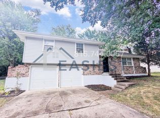 1311 SW Highland Dr, Lees Summit, MO 64081