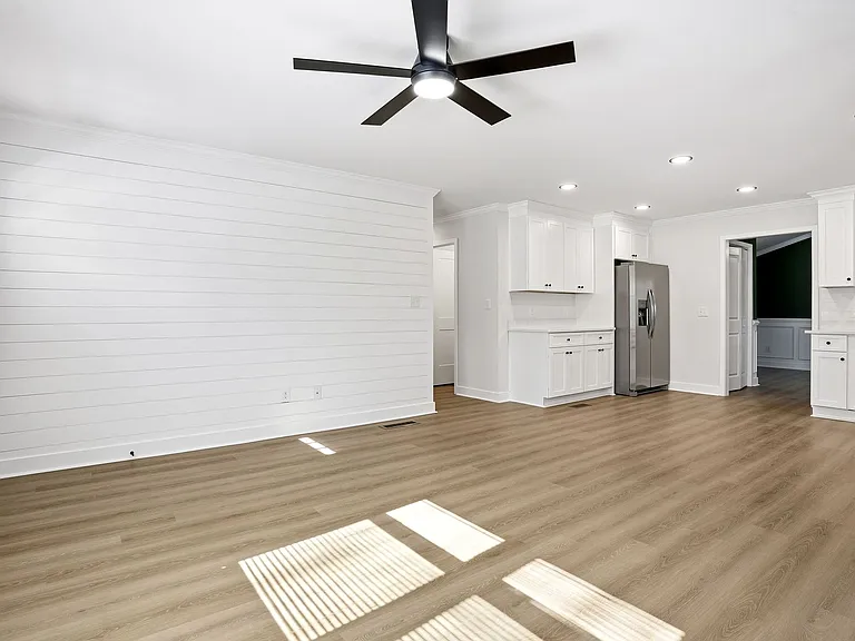 127 Perry St — Photo 4