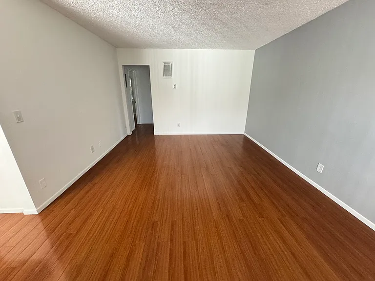 447 W Elk Ave #3 — Photo 16