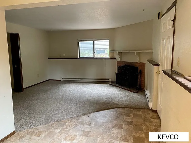620-622 Endicott St — Photo 7