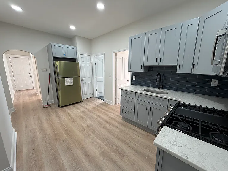 17 Conover Ave #1L — Photo 12