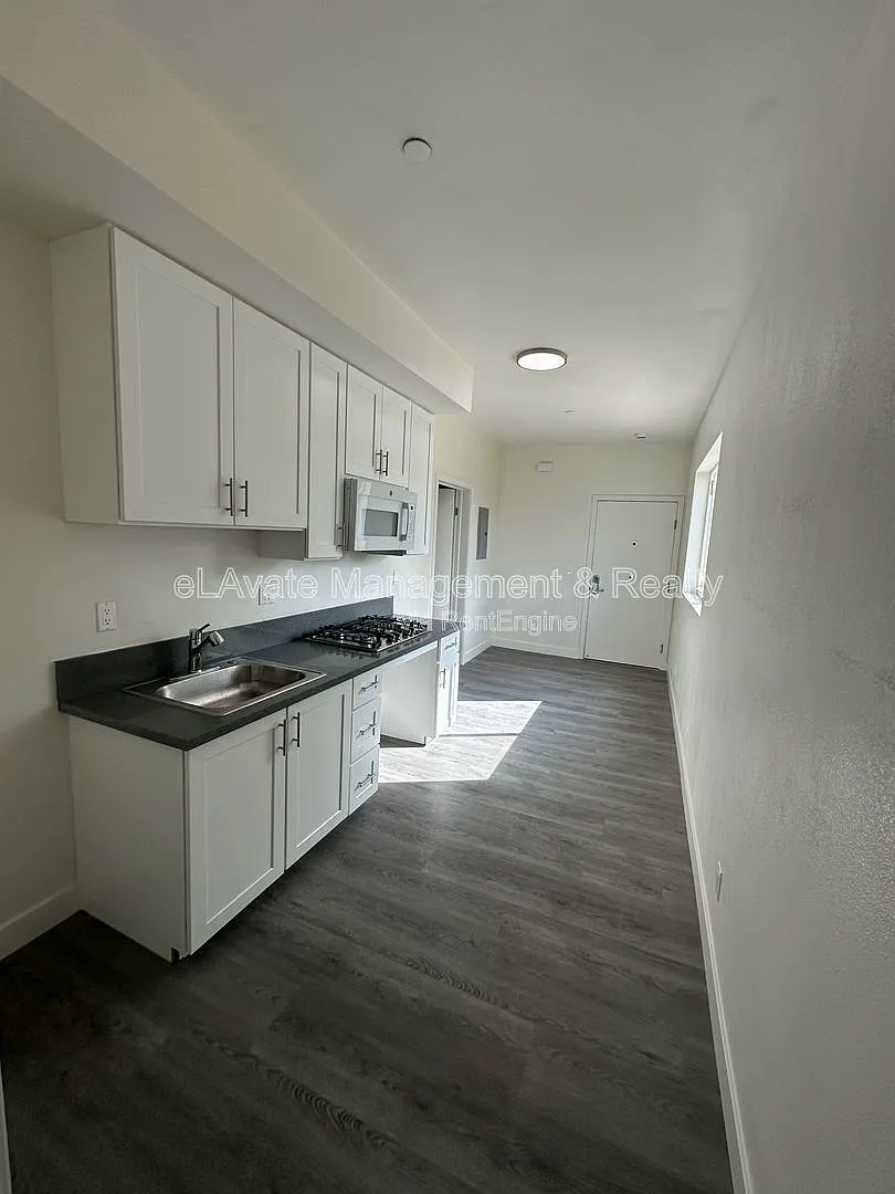 Building Photo - 226 W 87th St #204