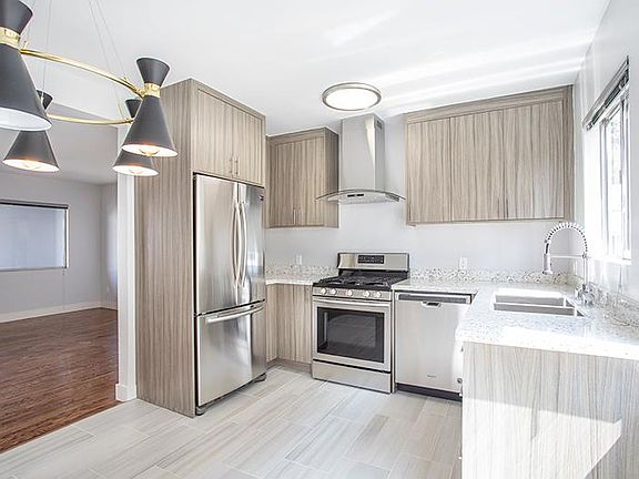 3rd image of 3518 Bellevue Ave