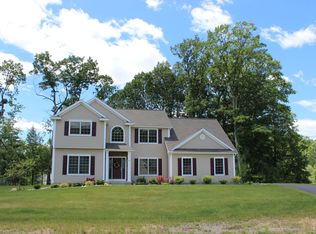 98 Lori Dr, Niskayuna, NY 12309