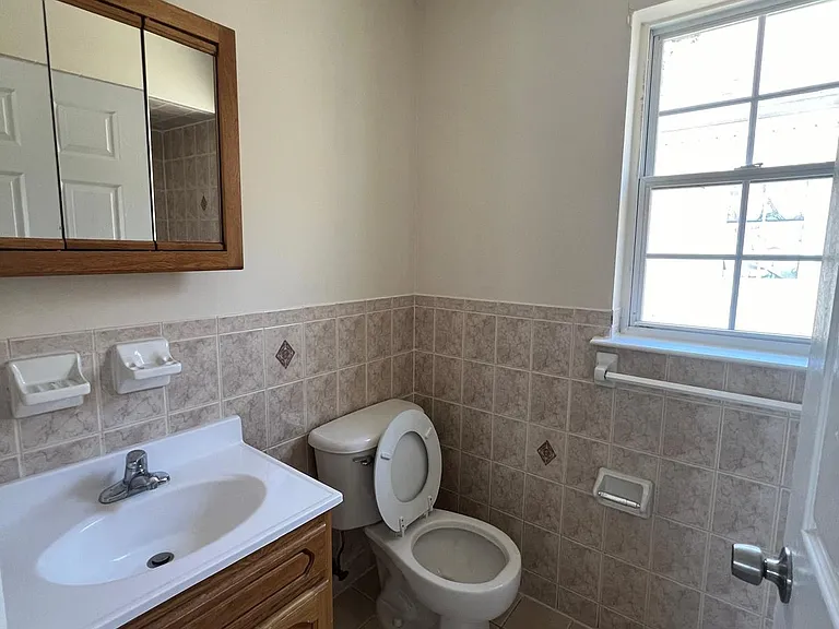 28 Kent St #3 — Photo 9