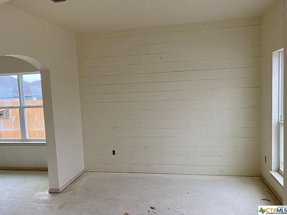 3rd image of 908 Hickory Dr
