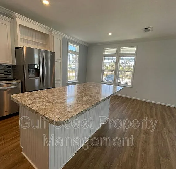 3200 Holly Ave — Photo 16