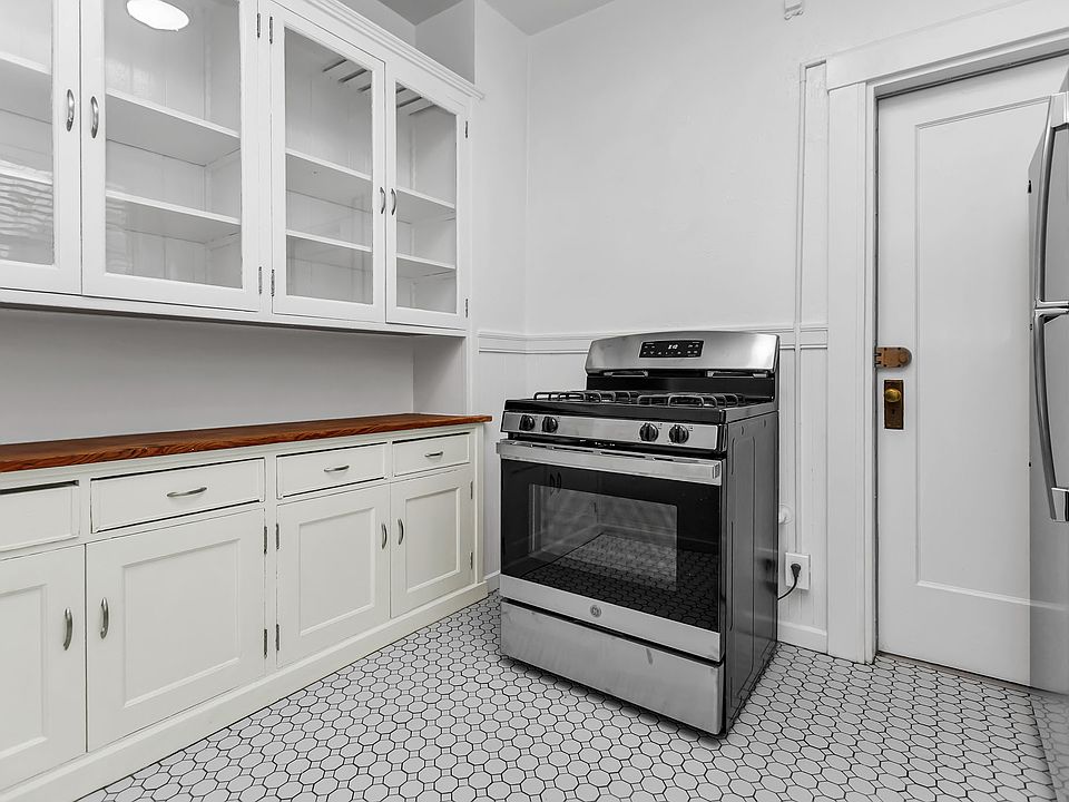 1st image of 2730 Sacramento St APT 3