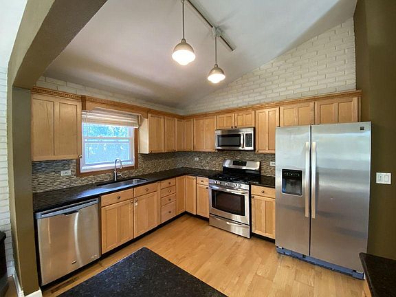 4th image of 601 Crabtree Ct