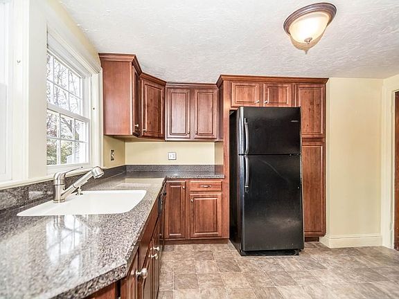 5th image of 42 Stebbins Ave