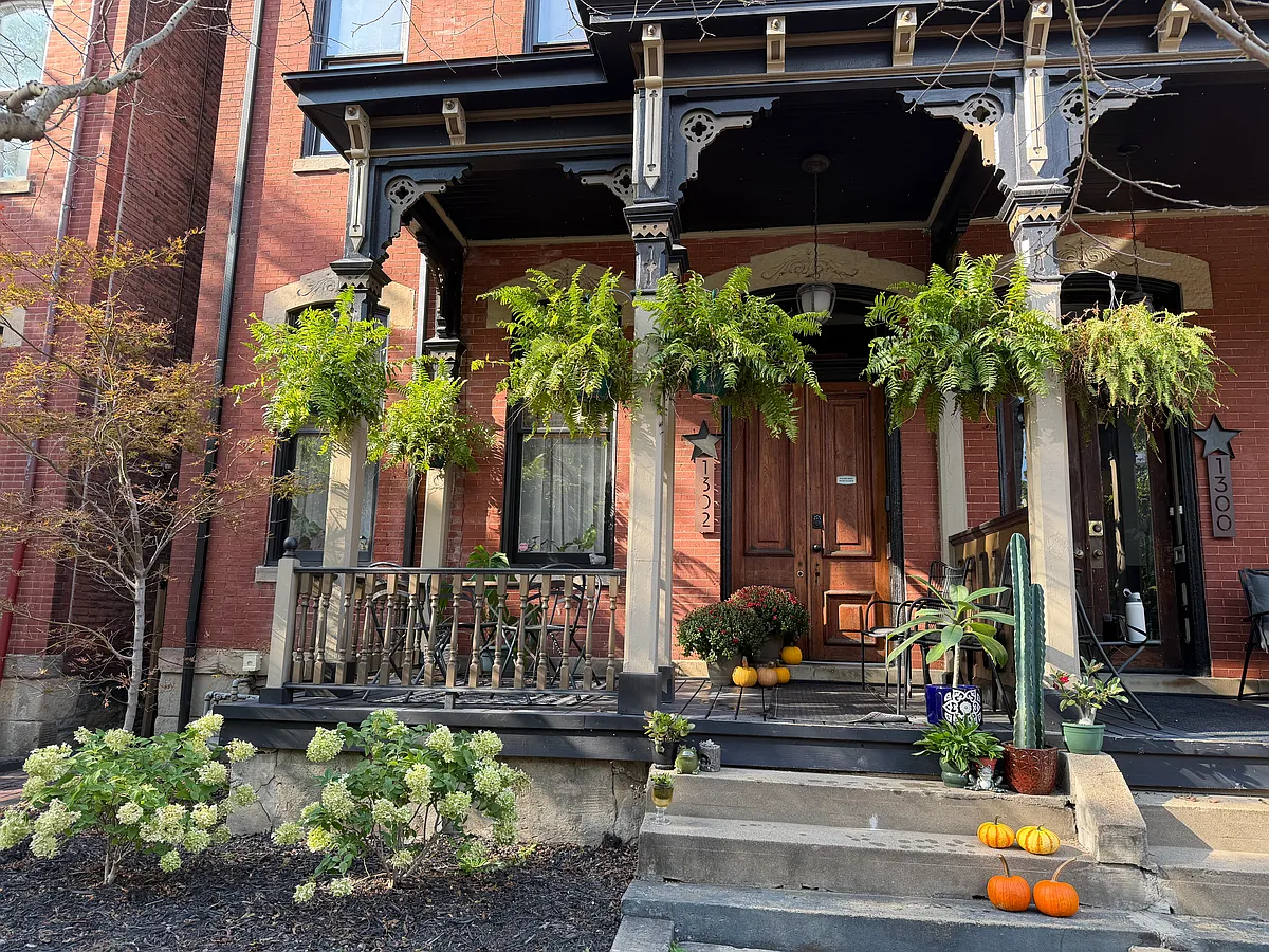Building Photo - 1302 Liverpool St #2