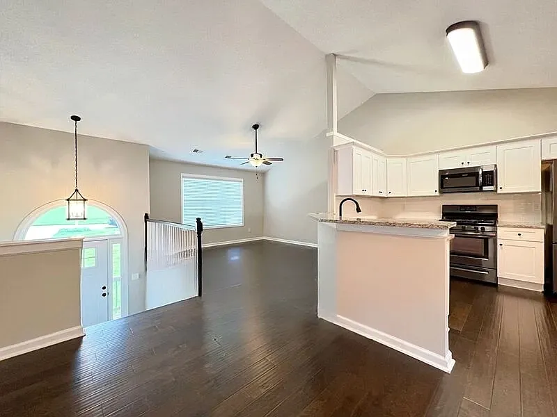 3 bed, 1846 sqft, $1,850 — Photo 3