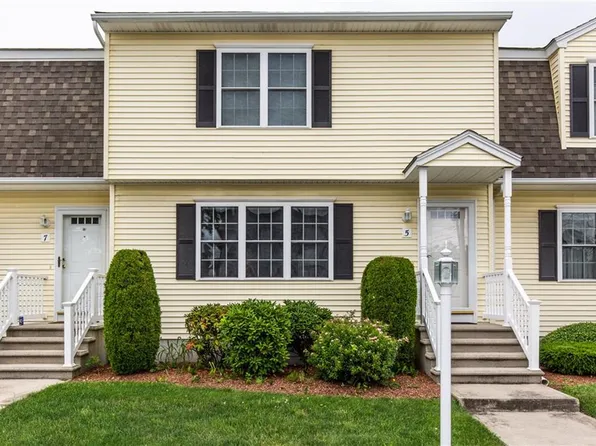 5 Hyde Ave, Pawtucket, RI 02861