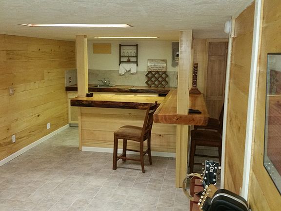 Basement wet bar