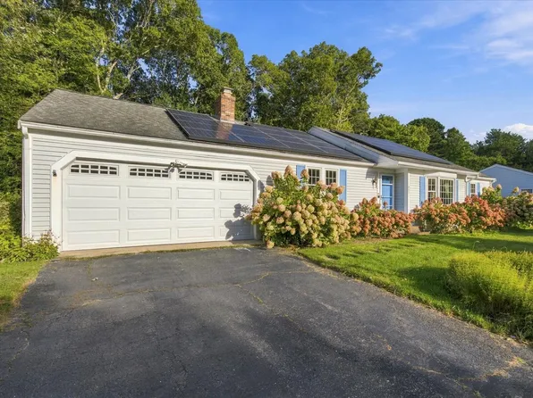 402 Prince Hinckley Road, Centerville, MA 02632