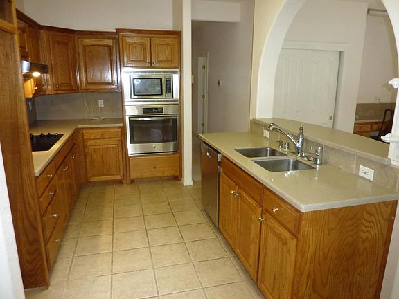 3rd image of 10016 Coronado Ave NE